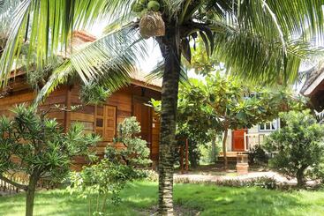 هتل Hon Ba Lagi Beach Resort