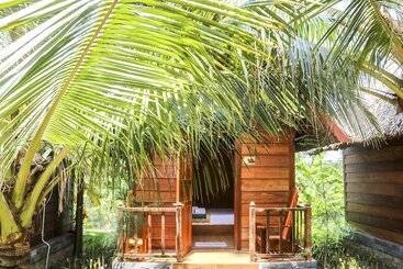 هتل Hon Ba Lagi Beach Resort