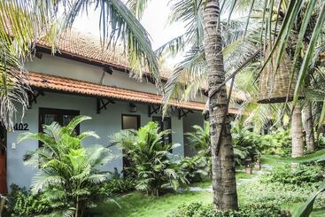 هتل Hon Ba Lagi Beach Resort