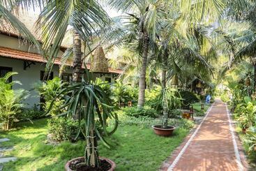 هتل Hon Ba Lagi Beach Resort