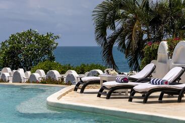 هتل Msambweni Beach House
