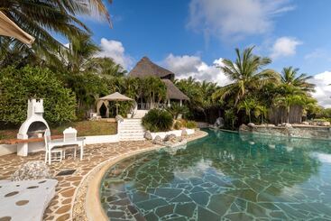 هتل Msambweni Beach House