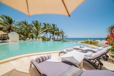 هتل Msambweni Beach House