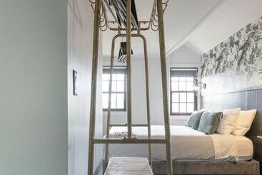 Hotelli The Inn Downtown: A Boutique Apartment