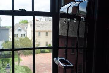 Hotelli The Inn Downtown: A Boutique Apartment