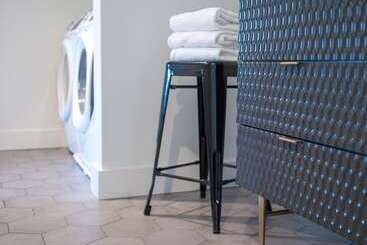 Hotelli The Inn Downtown: A Boutique Apartment