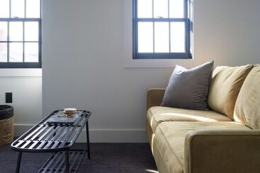 Hotelli The Inn Downtown: A Boutique Apartment
