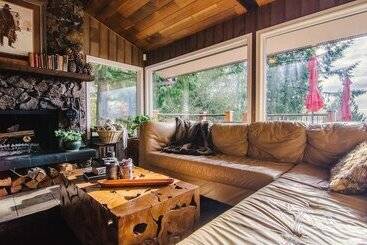 The Fraser River S Edge B&b Lodge