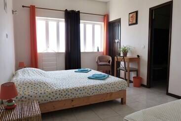 تختخواب و صبحانه Casa D Mar