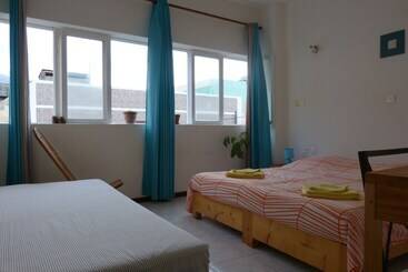 تختخواب و صبحانه Casa D Mar