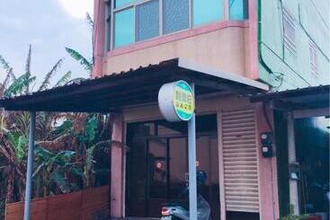 تختخواب و صبحانه Lihebo Book House