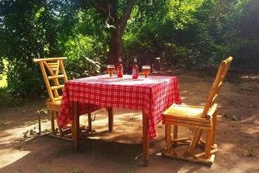 تختخواب و صبحانه Selous Adili Forest Camp