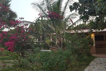 تختخواب و صبحانه Yuna Village Garden Resort