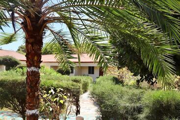 تختخواب و صبحانه Yuna Village Garden Resort
