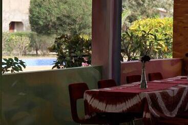 تختخواب و صبحانه Yuna Village Garden Resort