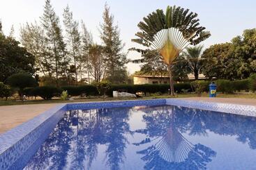 تختخواب و صبحانه Yuna Village Garden Resort