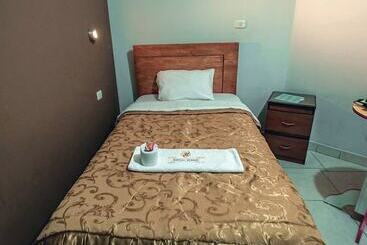 Hostal Spring Ii