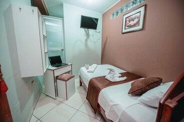 Hostal Spring Ii