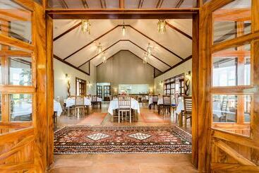 هتل Emburara Farm Lodge