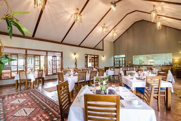 هتل Emburara Farm Lodge