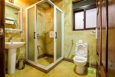 هتل Emburara Farm Lodge