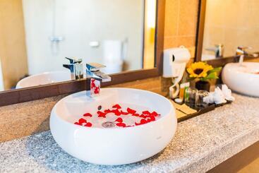 هتل Hamya Hotsprings And Resort