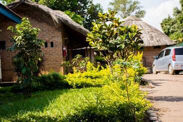 هتل Mkunkhula Baobab Lodge