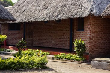 هتل Mkunkhula Baobab Lodge