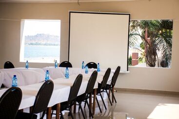 هتل Mkunkhula Baobab Lodge
