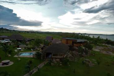 هتل Rocky Bay Resort & Camping