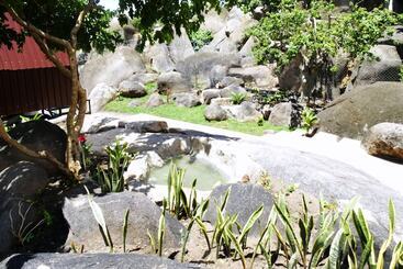 هتل Rocky Bay Resort & Camping