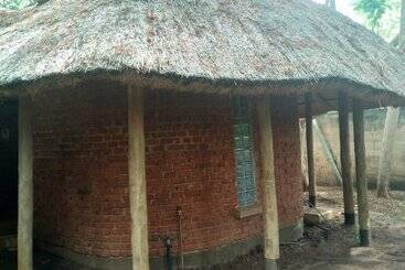 هتل Simbamwenni Lodge And Camping