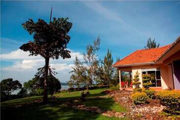 هتل Ssese Habitat Resort
