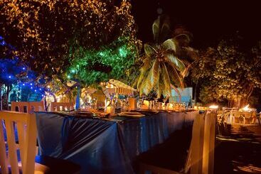 پانسیون Ocean Beach Inn   Maldives