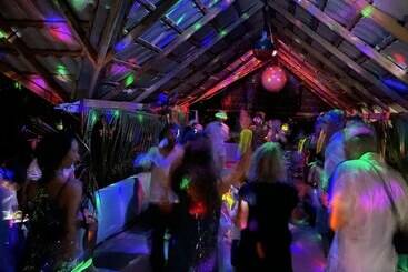 پانسیون Ocean Beach Inn   Maldives