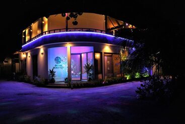 پانسیون Ocean Beach Inn   Maldives