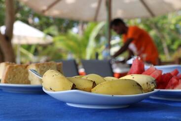 پانسیون Ocean Beach Inn   Maldives