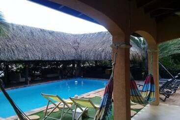 پانسیون Bouganville B&b