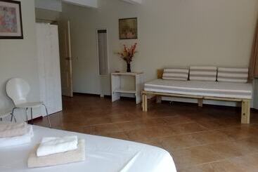 پانسیون Bouganville B&b