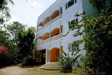 پانسیون Jah Freedom Inn Negril