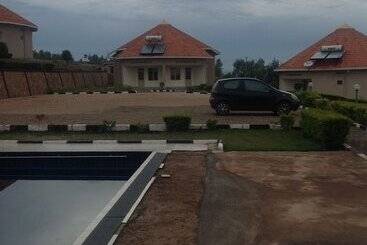 هتل Akagera Resort And Country Club