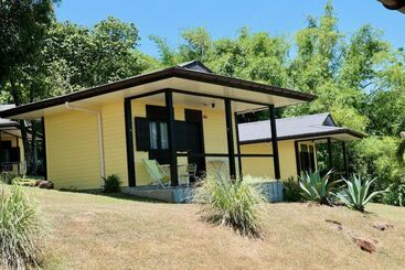 هتل Lodges Balourou
