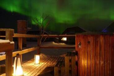 هتل Máttaráhkká Northern Light Lodge