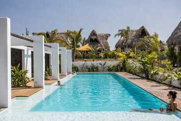 هتل Swell Surf & Lifestyle