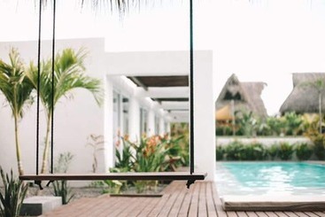هتل Swell Surf & Lifestyle
