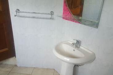 هتل Yelsking Royal Lodge