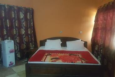 هتل Yelsking Royal Lodge