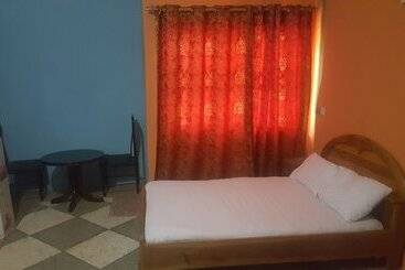 هتل Yelsking Royal Lodge