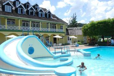 Ocho Rios Sandcastles Ocean View Fantastic Location Sleeps 4