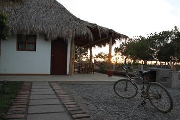 پانسیون Wild Waves Surf House